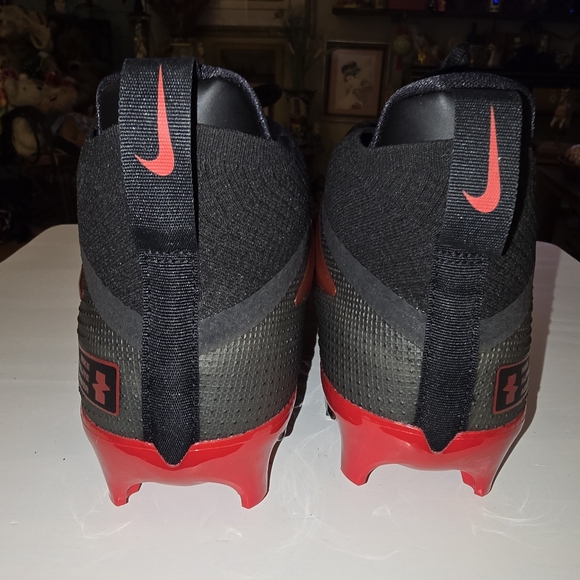 NEW! Nike Alpha Menace Pro 3 Black Red Football Cleats Men's Size 13 - Picture 4 of 8